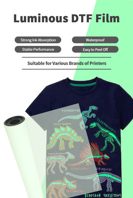 Película de transferência de calor luminosa noctilucente de luz verde Película DTF PET brilhante no escuro para camisetas Impressão especial de logotipo